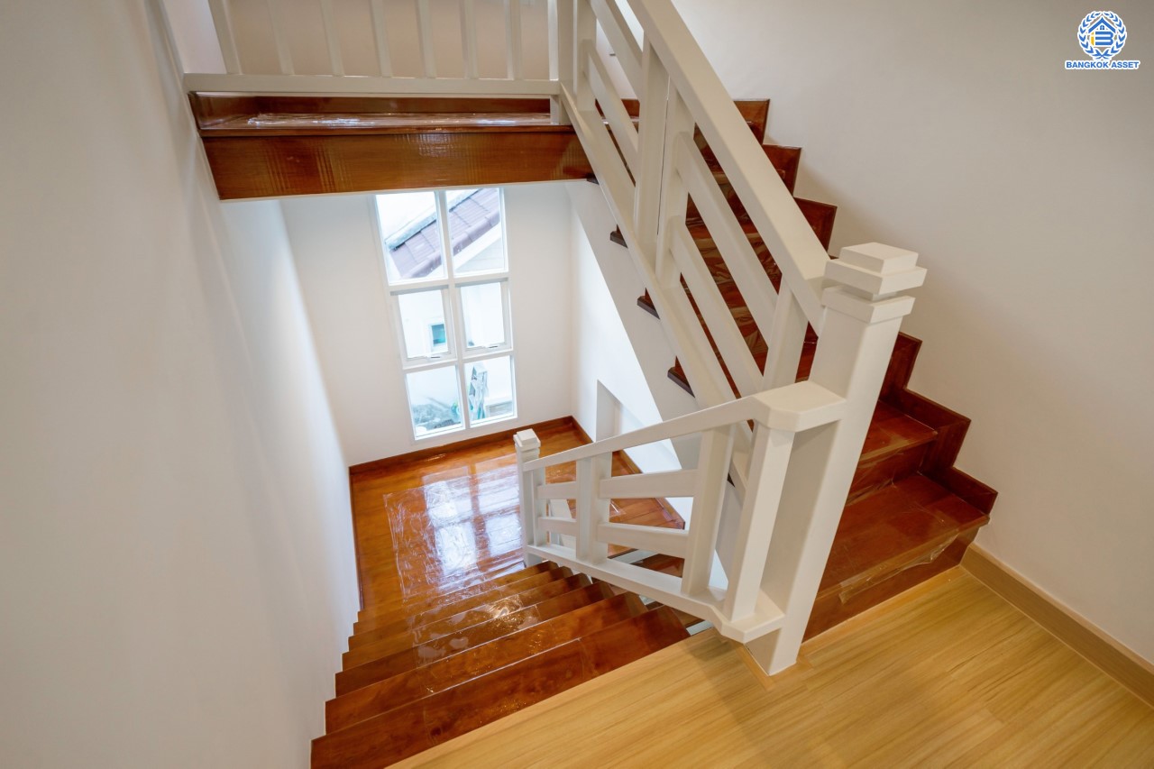 บ้านมือสองตกแต่งใหม่ ม.สิริกานต์3 บางใหญ่-กาญจนาฯ หลังมุม เนื้อที่ 56.8 ตร.ว. ฟังก์ชัน 3 นอน 3 น้ำ จอดรถได้ 2 คัน พื้นที่ใช้สอยกว้างขวาง พร้อมเดินทางสะดวกสบาย ใกล้รถไฟฟ้า "สถานีคลองบางไผ่" และจุดขึ้นทางด่วน "ศรีรัช"